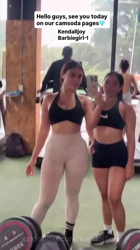 Halloween show tonight don't miss it 🎃👻 by kendalljoy