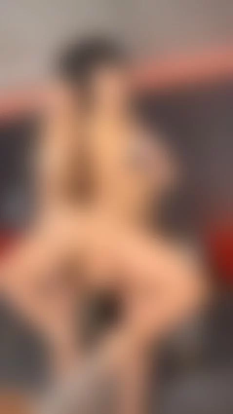 Hey🖤 by lady-brownn