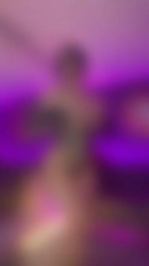 Hey, enjoy my hipnotizing body! by lady-brownn