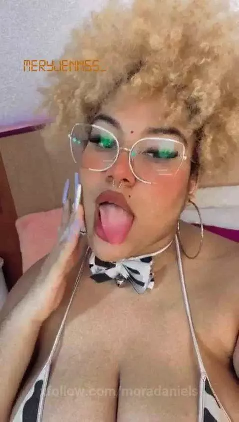 I am naughty girl and you know it ;) by moradaniels