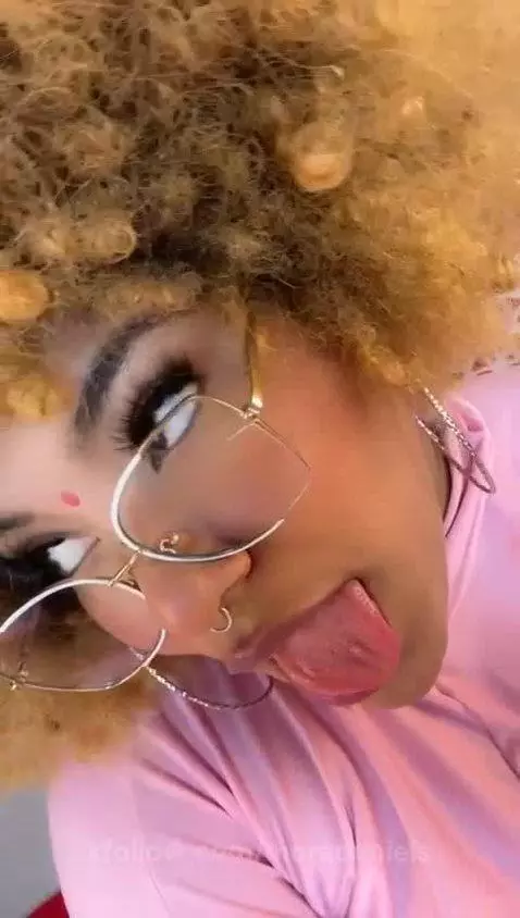 Mami It's here again to warm you up🔥 YUMMMY YUMMY by moradaniels