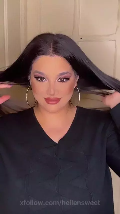 Sensual.Deep.And dominant.A very sexy combination.   😍❤😍😍 ON... by hellensweet