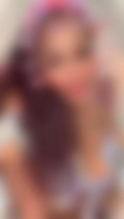 cuál de las dos te gusta más by riri-brunnete