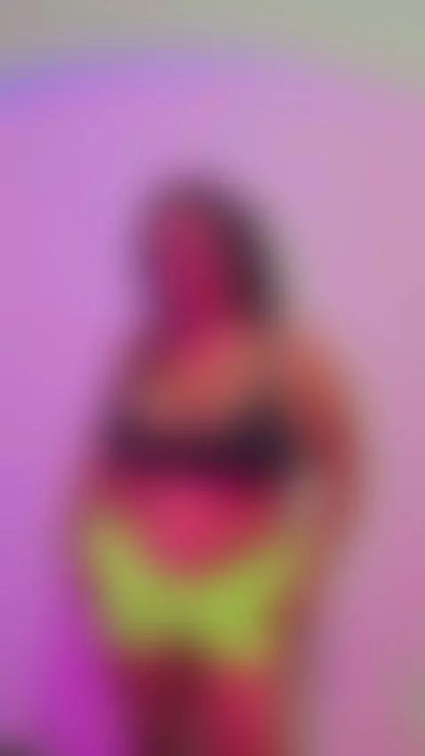 very hot here  🔥🔥 by birdiedavis