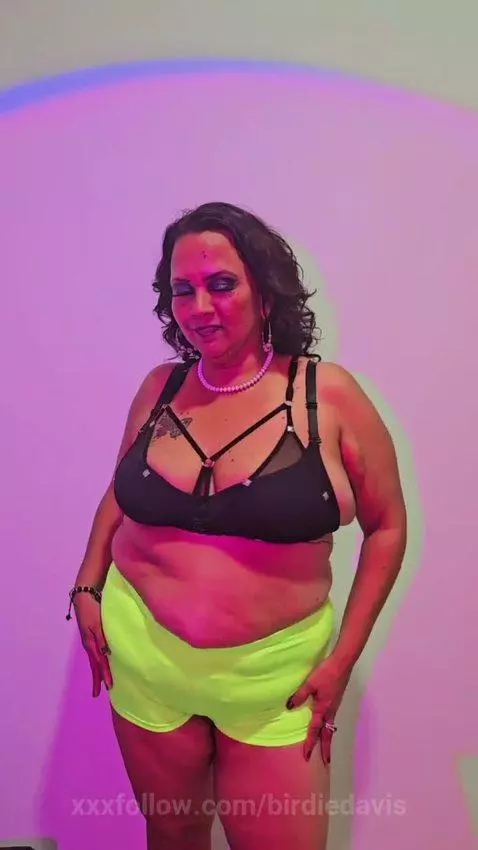 very hot here  🔥🔥 by birdiedavis