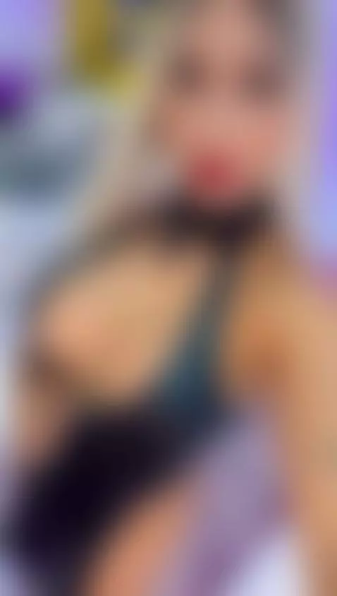 Your favorite Girl 👑 by emilyleah