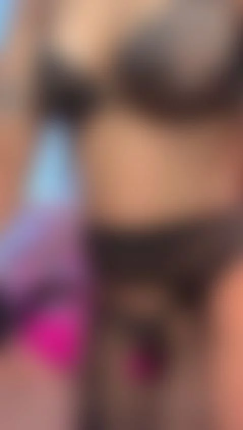 I'm still here, waiting for you by chiqui-piel-canela