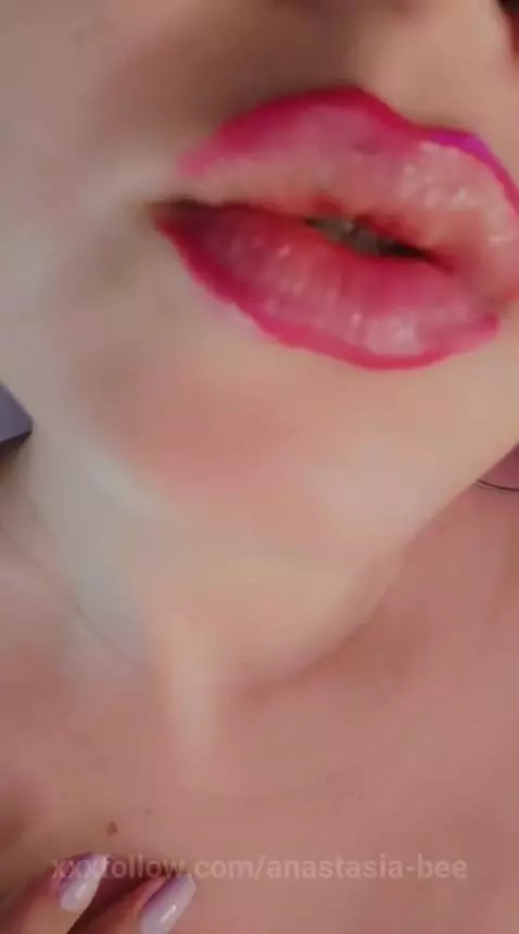 A provocative mouth, don't you think? 💋​🔥​ by anastasia-bee