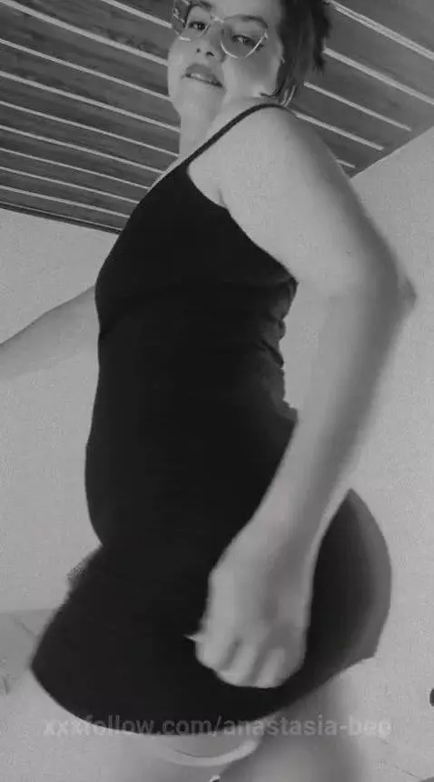 Mommy likes it when you spy under my dress by anastasia-bee