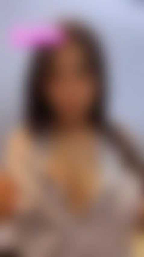 I love bounce my  bobs when I use shirt by angela-grey