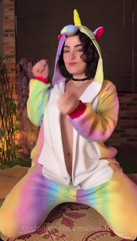 hello everyone by maisonfox