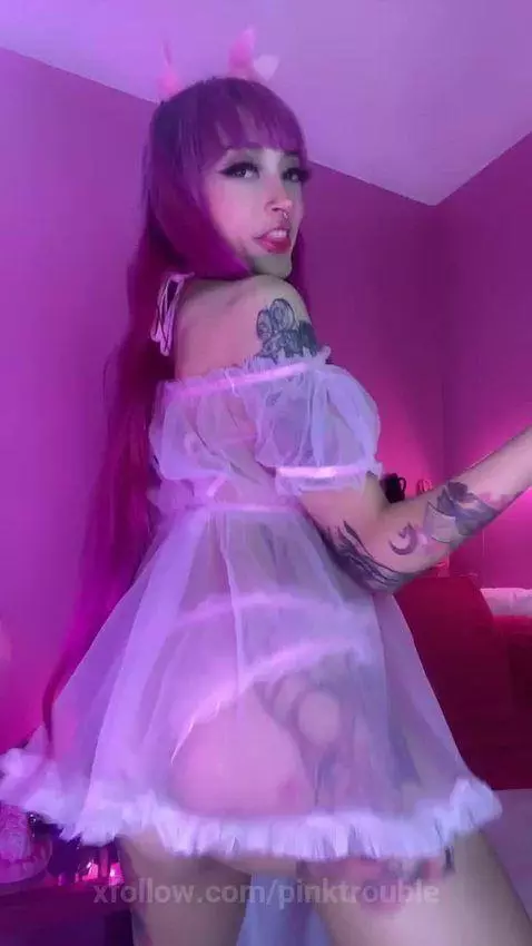 Jiggle jiggle in my room by pinktrouble