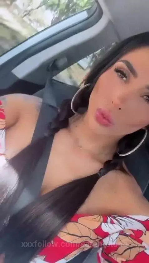 Come into my room now, let yourself be seduced live, and pam... by sarah-stone