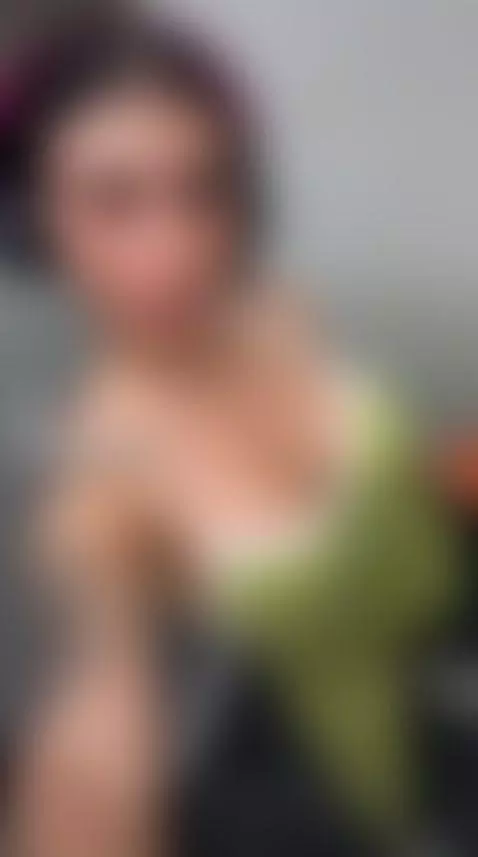 I'm online right now! Stuck in an elevator in my gym clothes... by sarah-stone