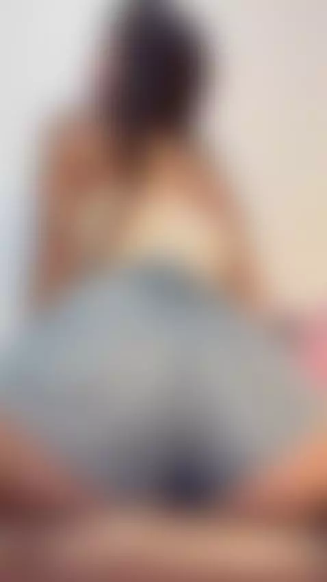 twerk and chilling in bed 🤣🤣🤓🤓 by effyreagan