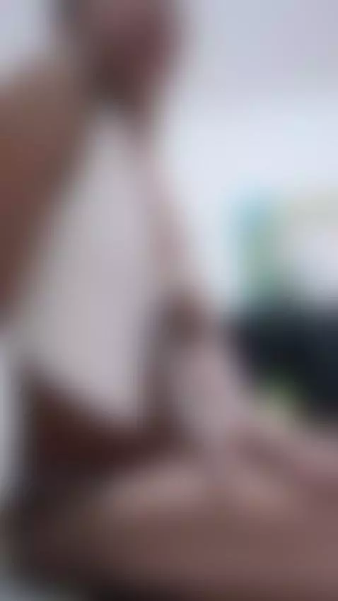 Andrea caliente quiere follar duro. by brian12k