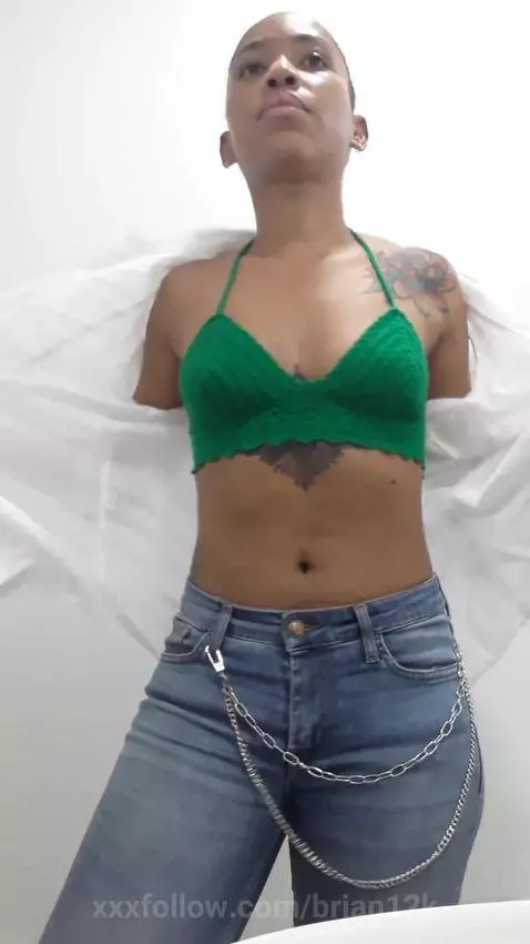 Andrea arrecha. quiere bastante verga by brian12k