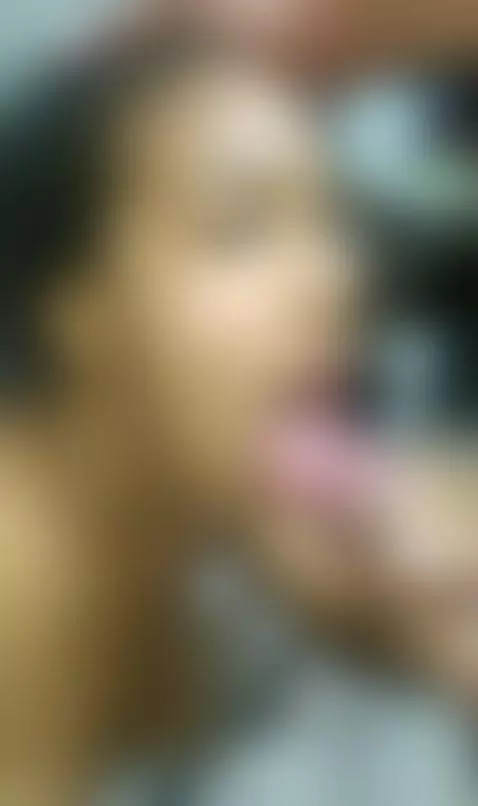 caleña arrecha Andrea González le chupa la verga a su vecino... by brian12k