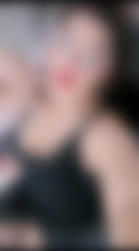 hello, i·m online can you help me take off this drees by marilynjones