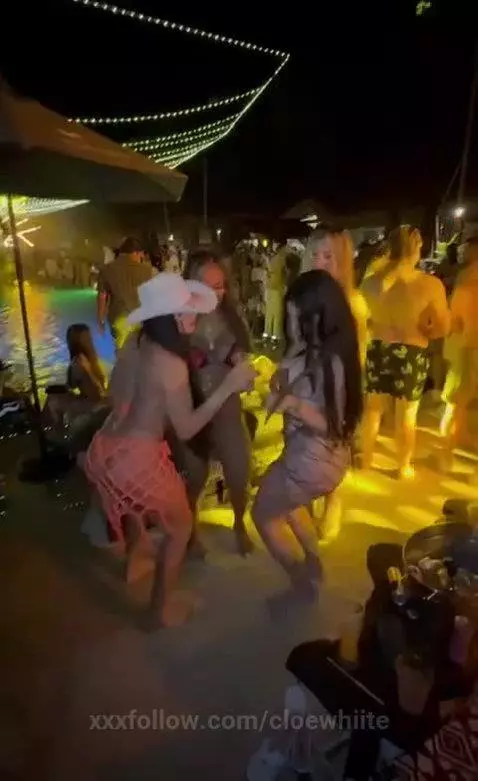 Come dance with me and my friends❤️‍🔥🎶✨ by cloewhiite