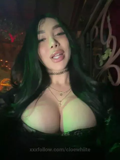 Come, I'll sing to you while I kiss you🥰 by cloewhiite