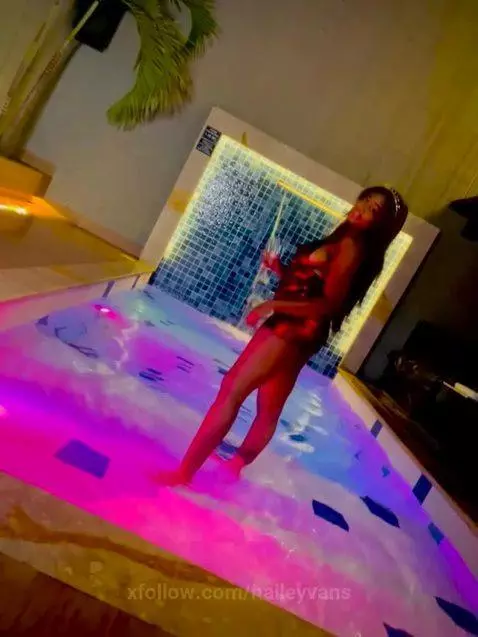 Enjoy mi birthday with me!!! by haileyvans