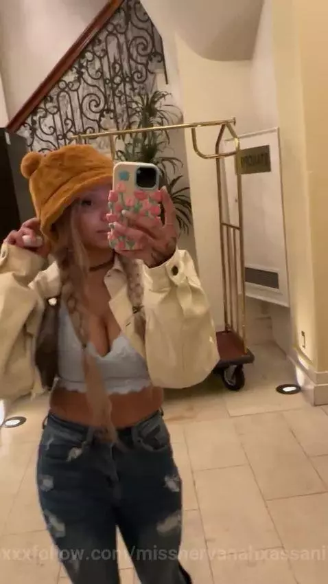 hiiii by misshervanahxassani