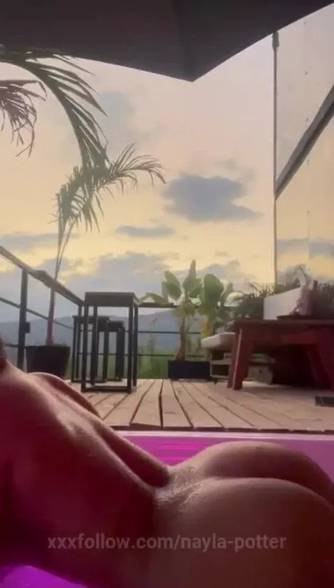 Nos bañamos? 😈 by nayla-potter