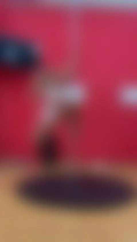 pole dance by lindadelavega