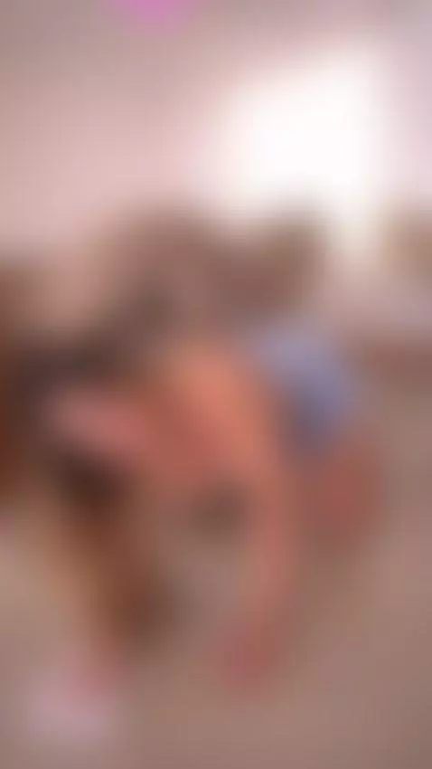 a housewife by lindadelavega