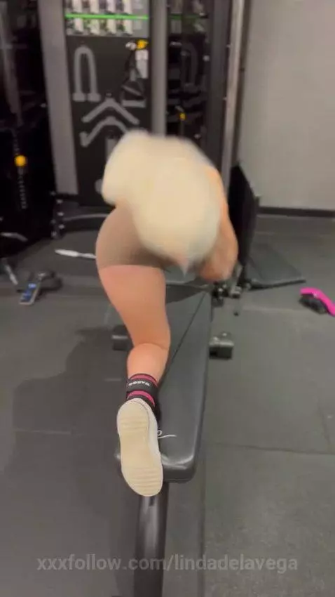 cosechando nalga 🤪 by lindadelavega