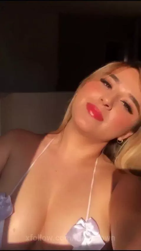 BLONDE LATINA + BIGBOOBS ARE HOPPING FOR U ♥ KISSESS by kim-brown