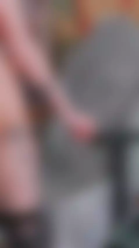 How about this sexy slut suck your cock?😳 by nikaxreznik