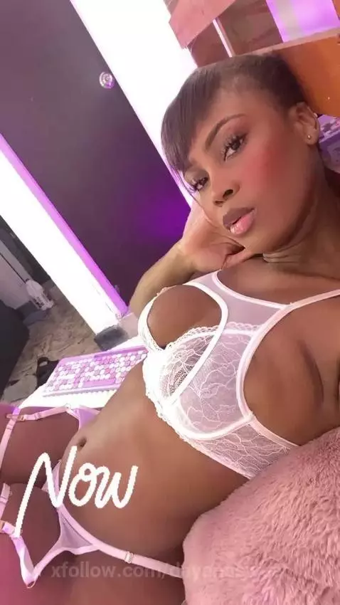 I am live 🥳 by dayanasweet