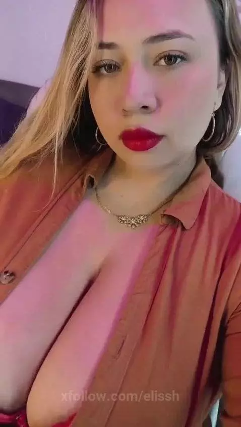 come undo my buttons and play with my boobs  🍒😘 by elissh