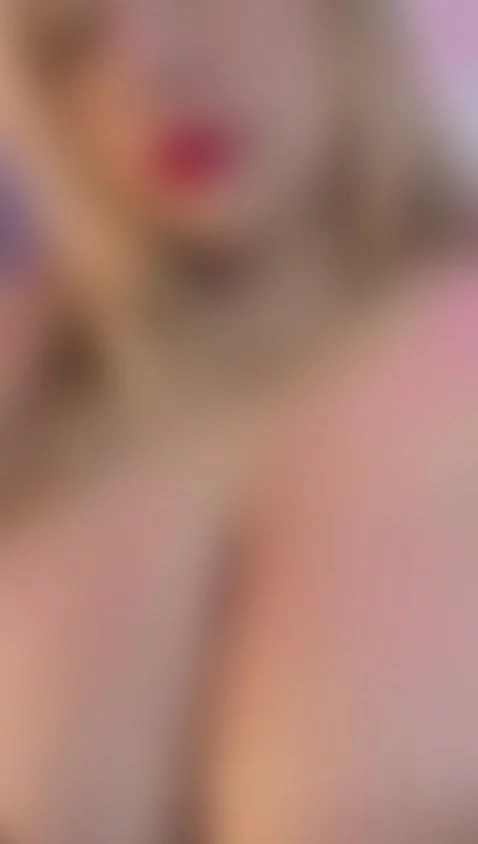 Today I woke up wanting to have my nipples sucked by elissh