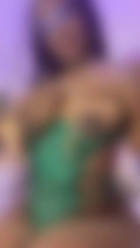 Soft skin, slow moves, deep eye contact… imagine the rest. 🔥 by hannagates18