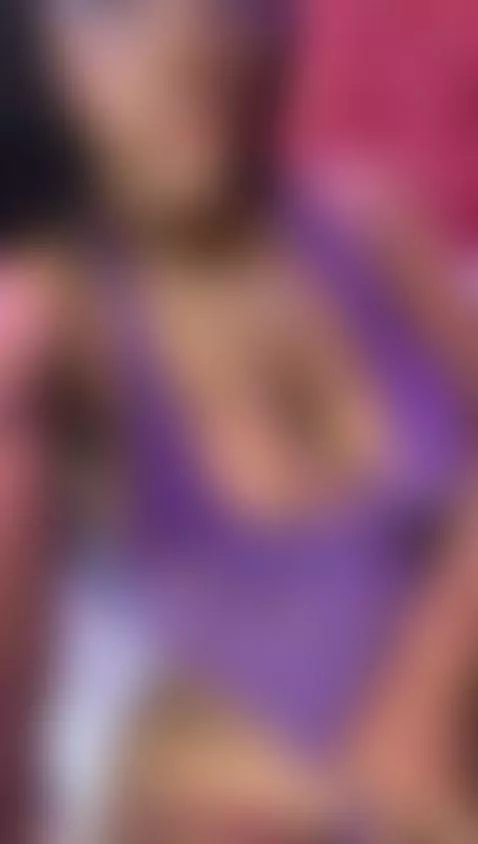 Hey you… yes, you 😏 I’m feeling extra playful today. Wanna s... by hannagates18