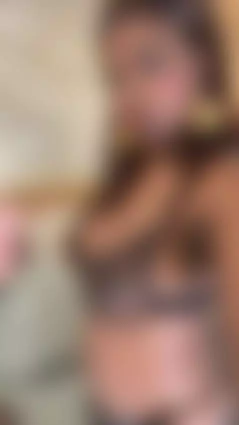 Hey love... 😉 I’m live and thinking about you. 😈 Come closer... by katty-rivera