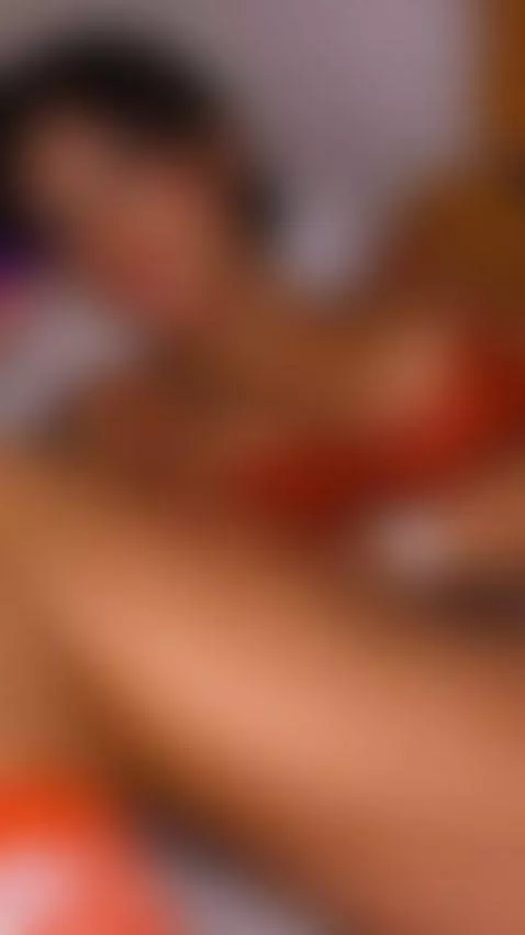 Wanna know what's inside? by laurensaenz