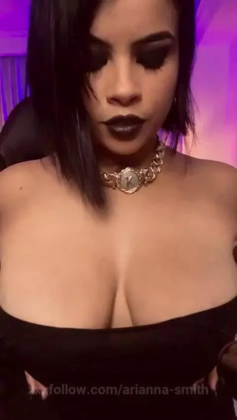 The sexy mistress and milf is online now by arianna-smith