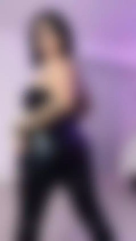 Your sexy mistress is online right now! by arianna-smith