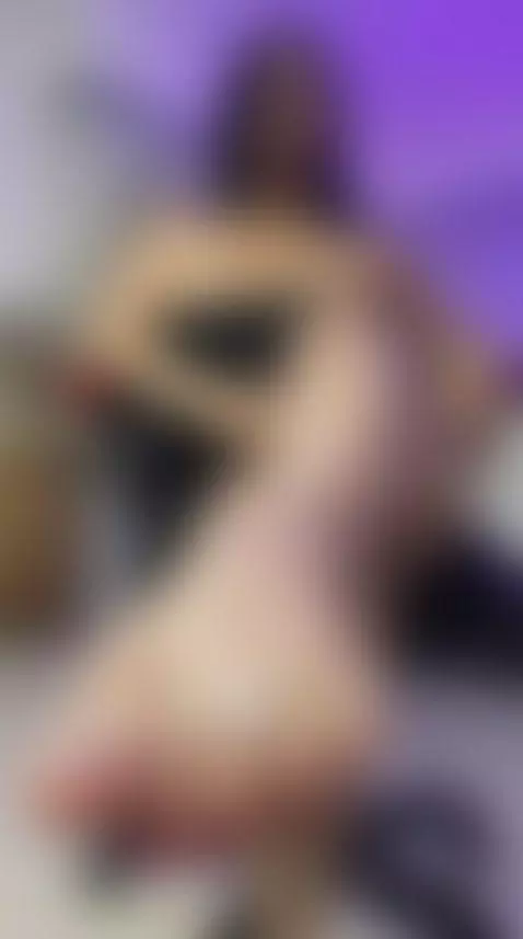 I'm a dominant MILF, an expert at taking you to the limit wi... by arianna-smith