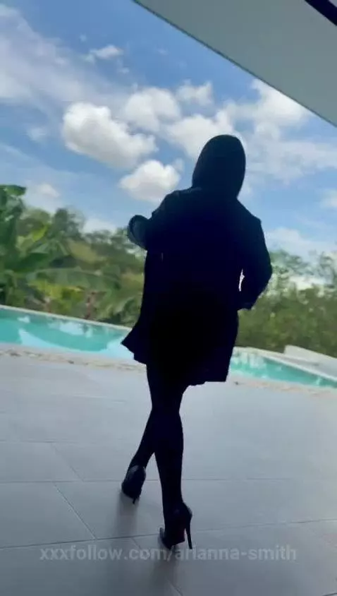 I am online now! by arianna-smith