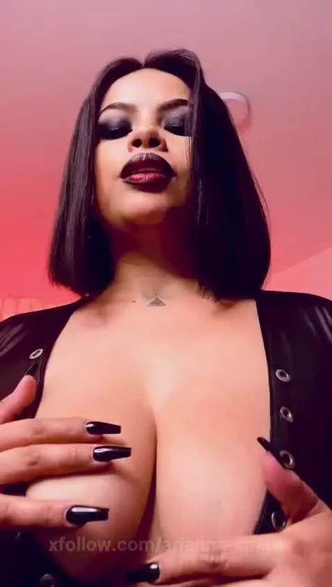 LIVE NOW!!! Do u want shower my bigtits with your cum? by arianna-smith