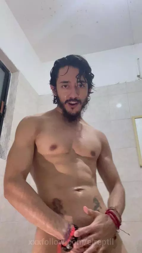 Haciendo Show. Hahaha🔥🚿 by elreptil