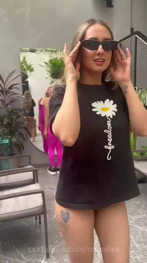 Me encanta usar gafas de sol, para que nadie se de cuenta a ... by niicollex