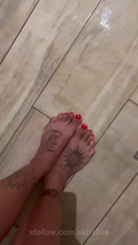 My little feet😝😊 by akiralisa