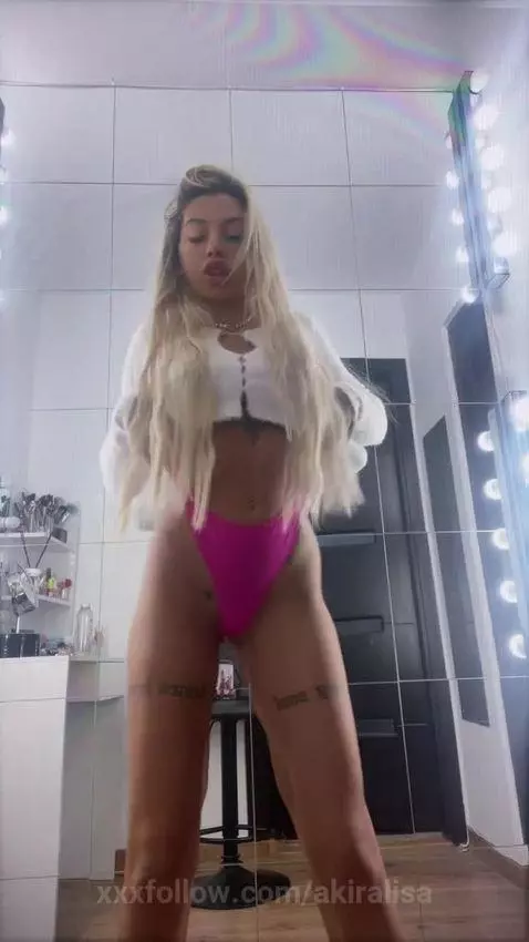 my neck my ass😈 by akiralisa