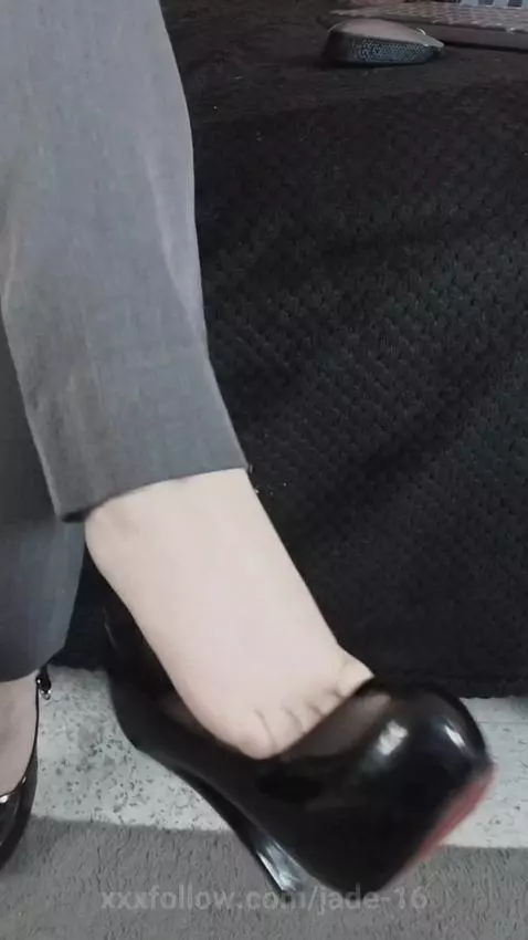 Kneel and praise your queen 👑 by jade-16